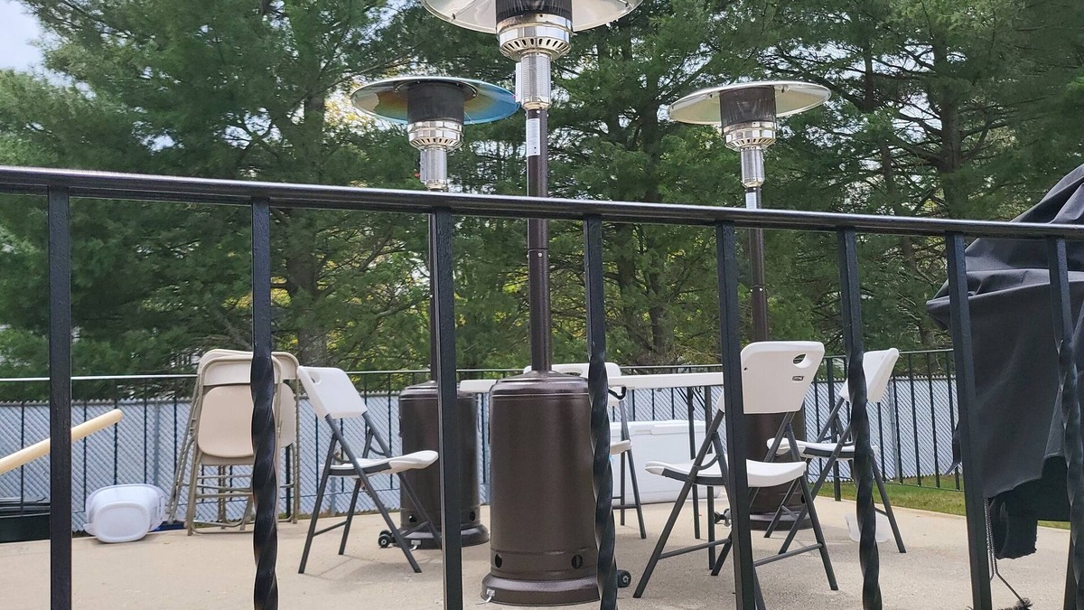 Stoughton House | Brown sugar private one bedroom few minutes away grocery stores, dollar tree,bjs