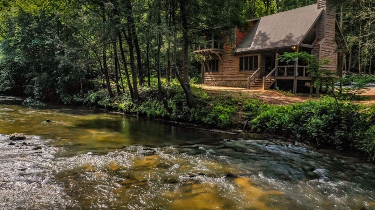 McCaysville Cabin | Brown Trout Lodge - River Front, Dog Friendly