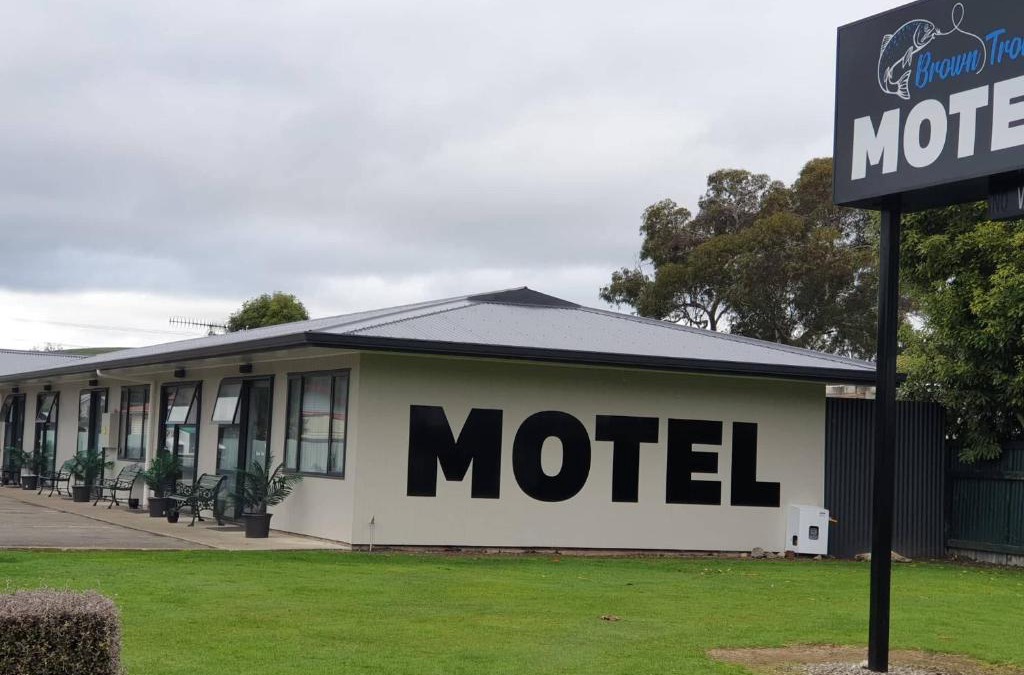 Pahiatua Hotel | Brown Trout Motel