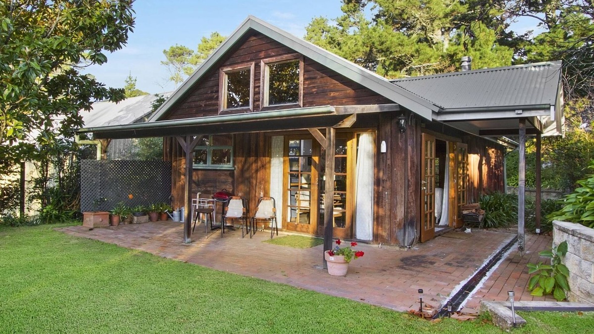 Bilpin Cottage | BROWNS COTTAGE - the perfect destination for a romantic getaway. SPECIALS ON NOW !
