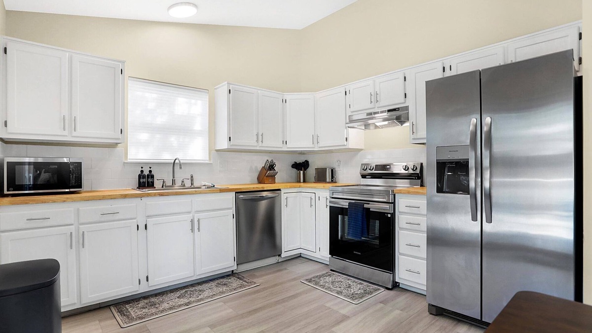 Brownsburg House | Brownsburg B&B - Relax at this newly renovated home in Downtown Brownsburg!