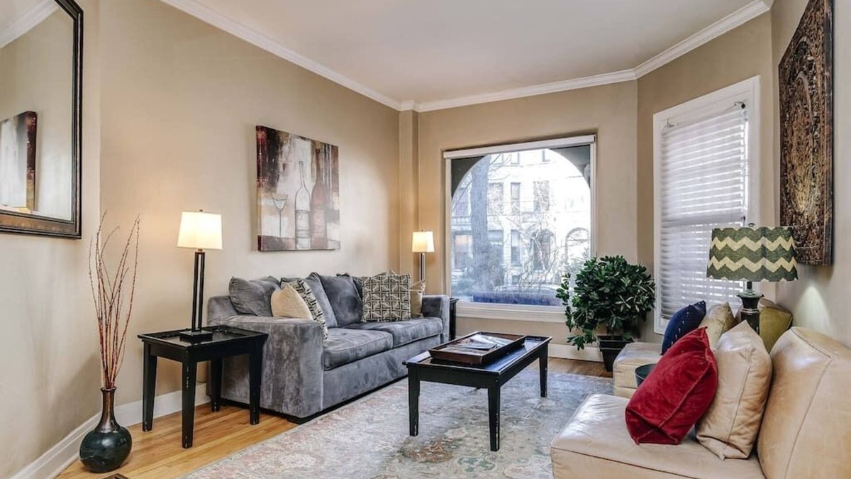 Gold Coast Apartment | Brownstone in Gold Coast