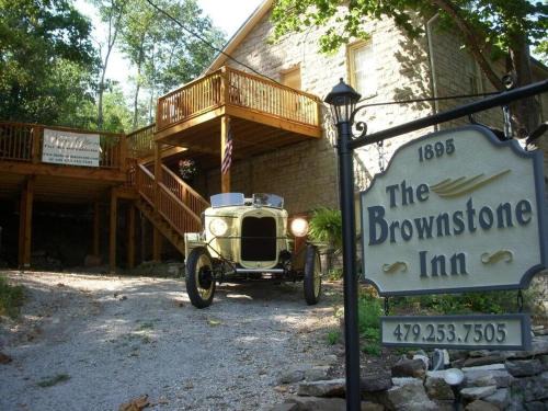 Eureka Springs Historic District Apartment | Brownstone Innkeeper Iconic Location Walk to Dwntn