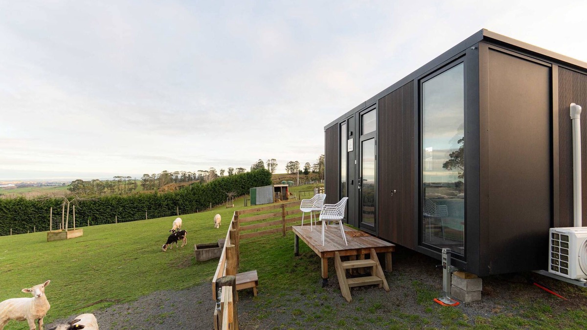 Surat Bay House | Bruce Farm Alpaca Cabin 4 by Tiny Away