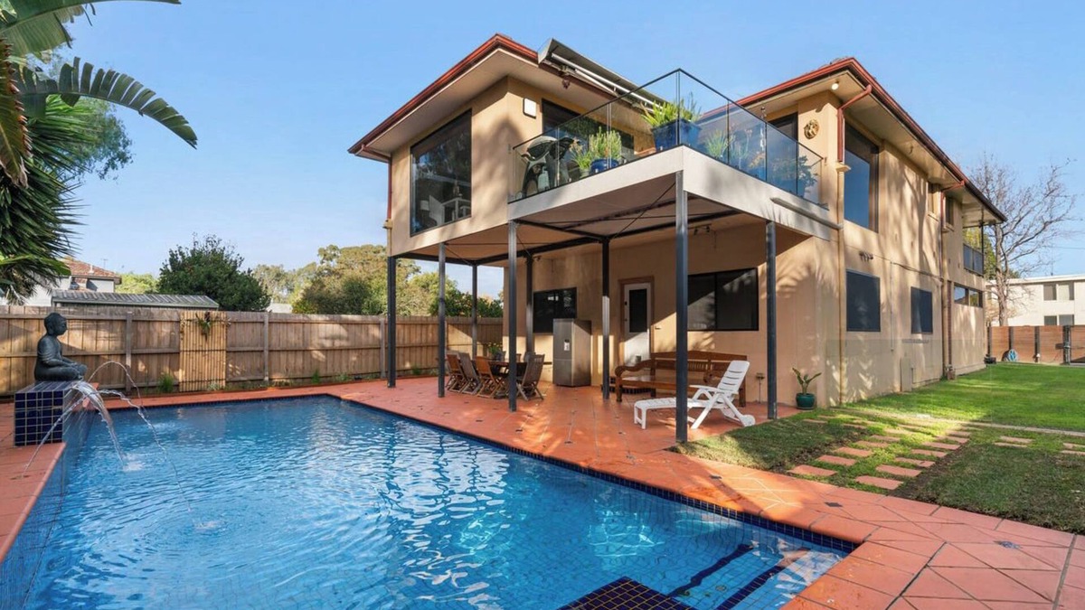 Maribyrnong House | Brum's Place | Inner City Tropical Haven