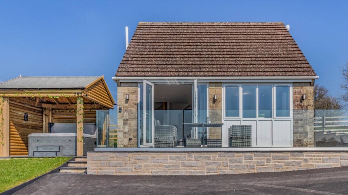 Bonsall Cottage | Brumlea Farm Cottage, Rural Country Stay, Couples & Friends, private & peaceful