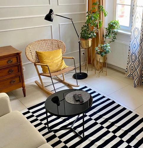 Katowice Apartment | Bruno Taut Apartment & parking