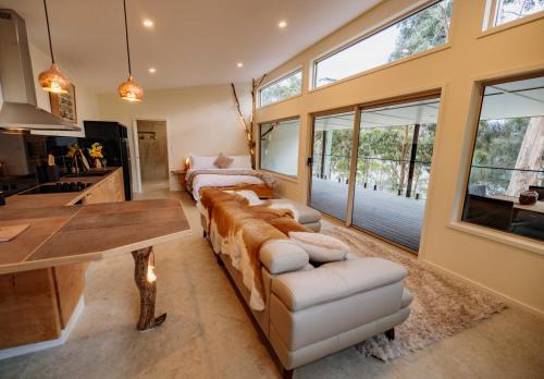 Adventure Bay Villa | Bruny Island Oceanfront Luxe Cabin with Spa
