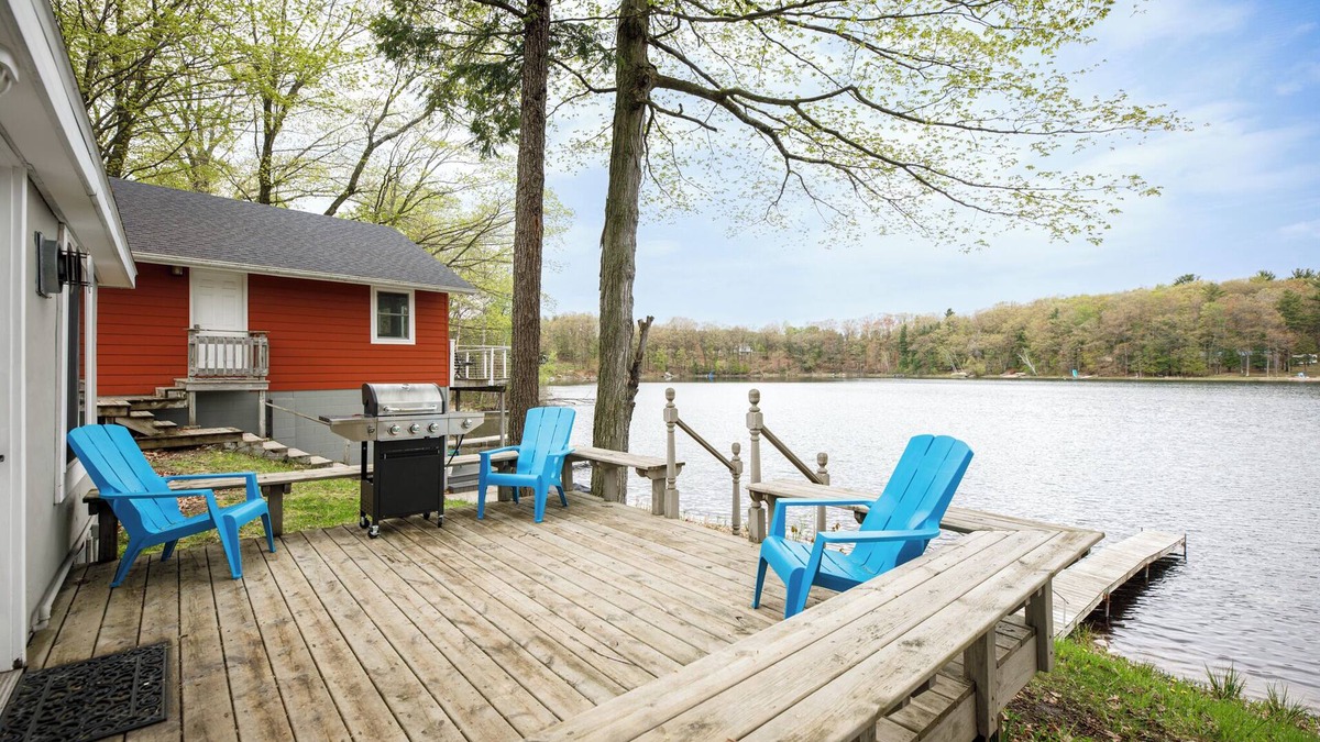 Lake Ann House | Bryan Lake Hideaway | Private Beach | Downtown