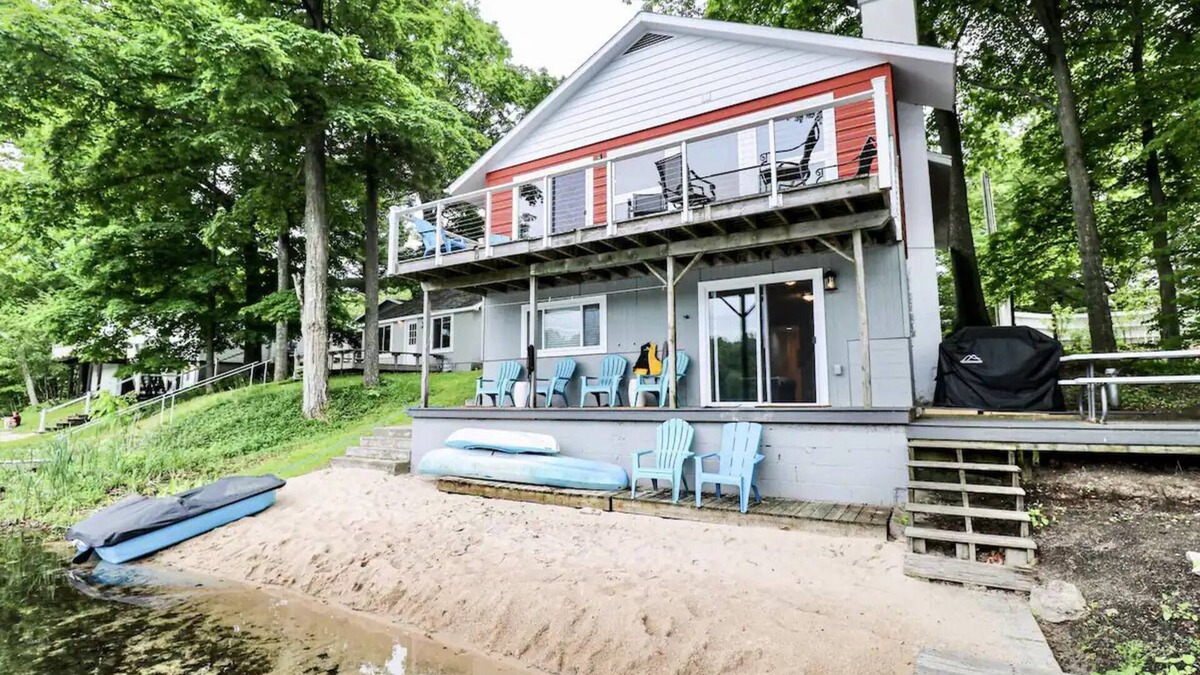 Lake Ann House | Bryan Lake Waterside Retreat