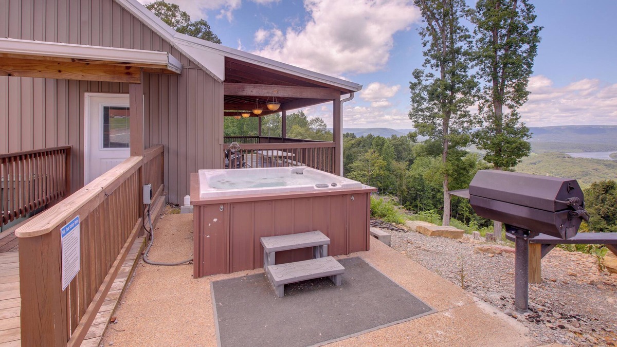 Bryant Cabin | Bryant Cabin Getaway w/ Private Hot Tub & Views