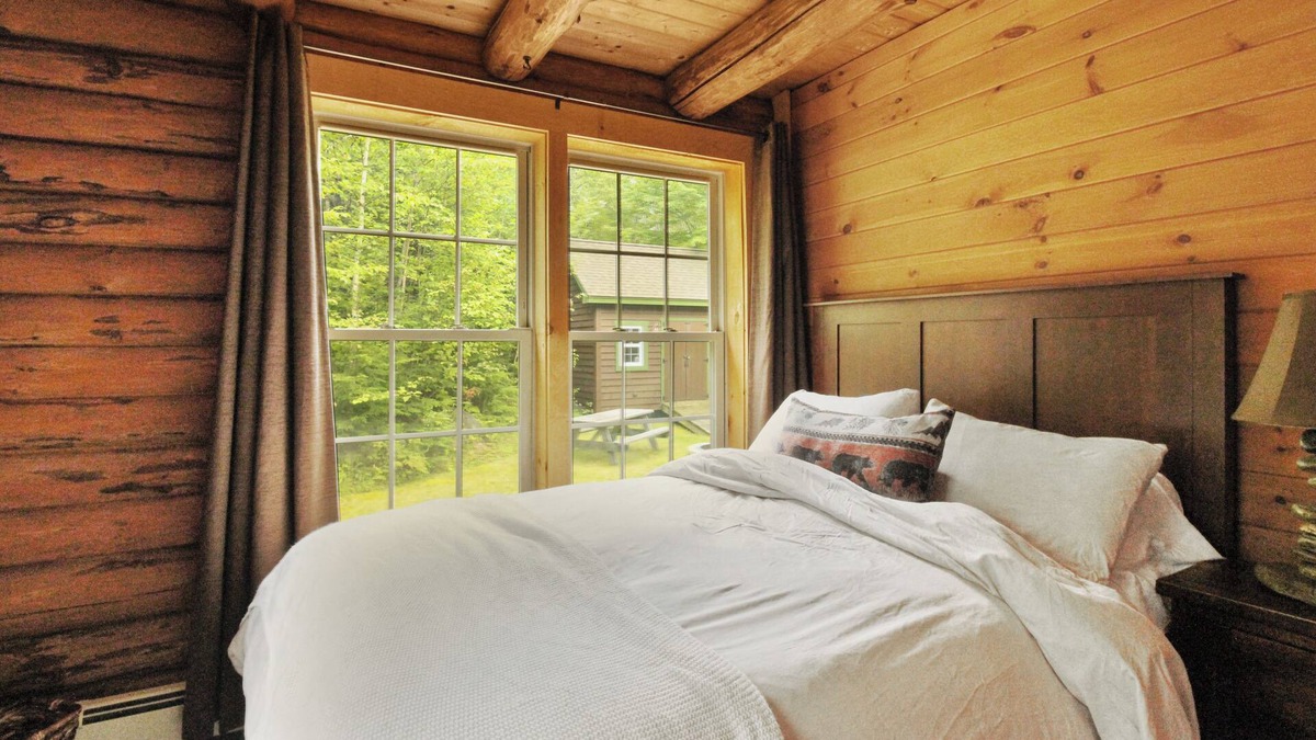 Bryant Pond Cabin | Bryant Pond Log Cabin Available for Ski Season