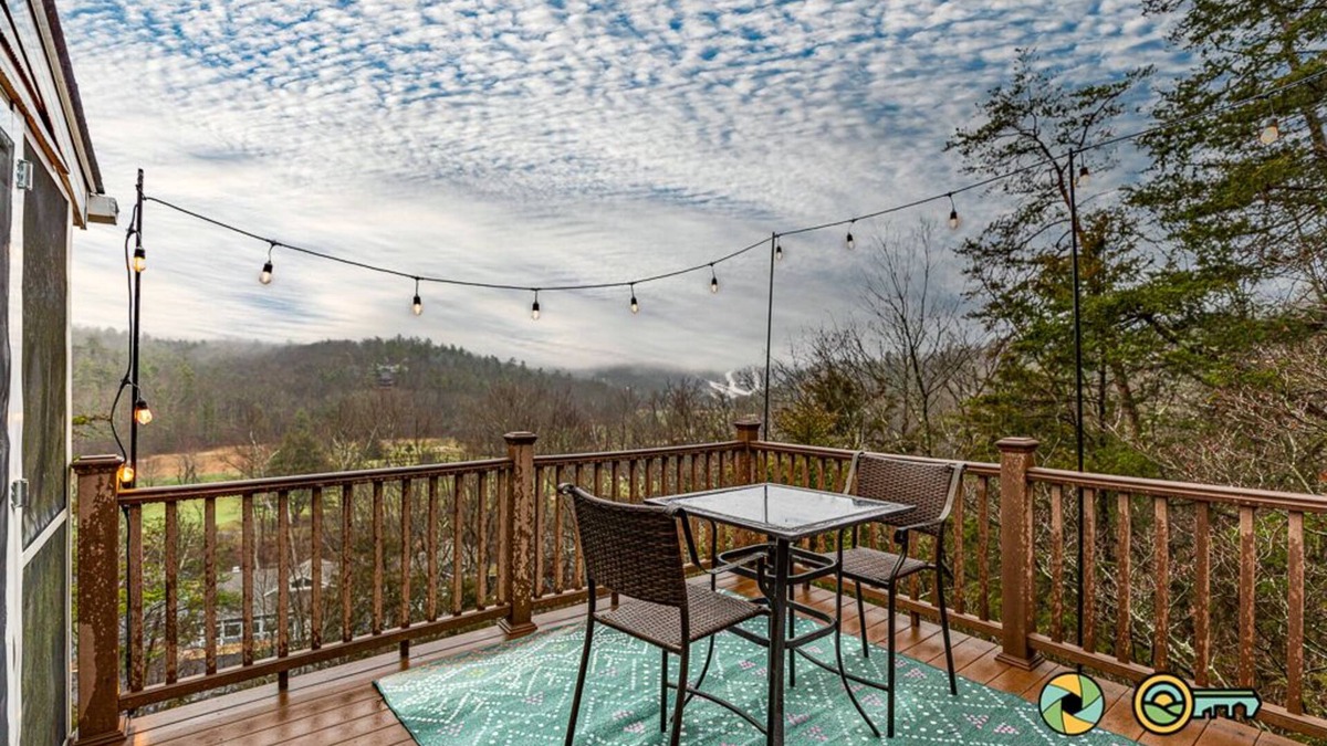 Basye House | Bryce Ascent - ski slope & golf course mtn views!
