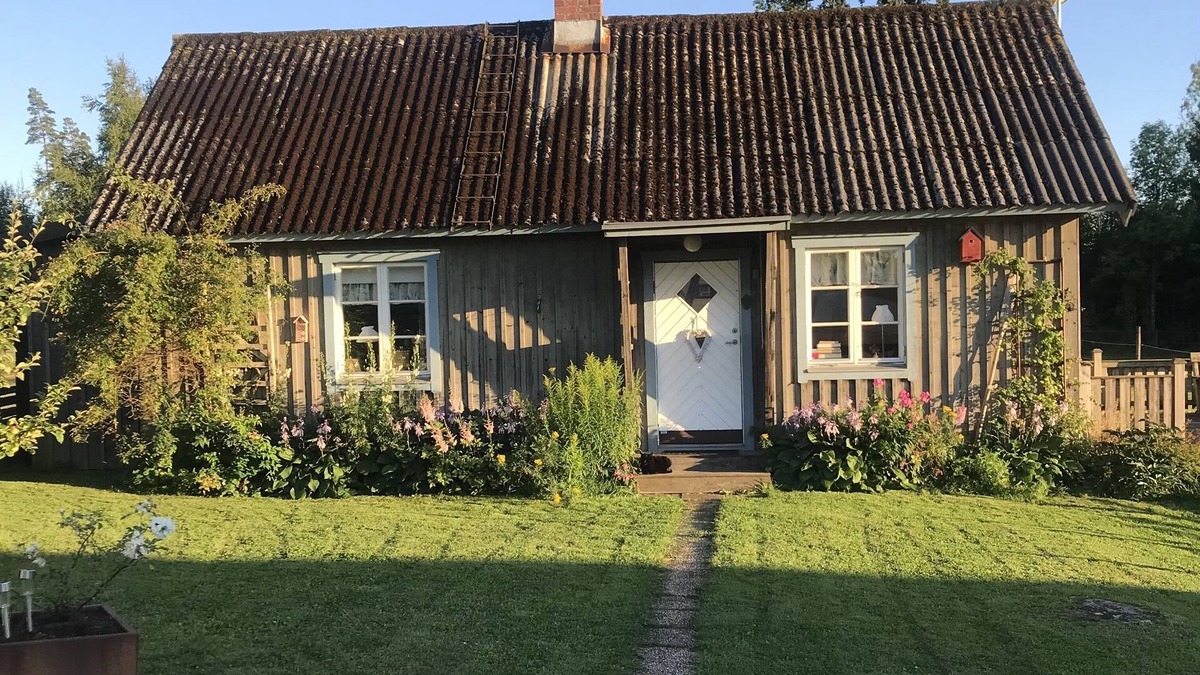 Fegen Cabin | Brygghuset - stay in a cottage on a small farm