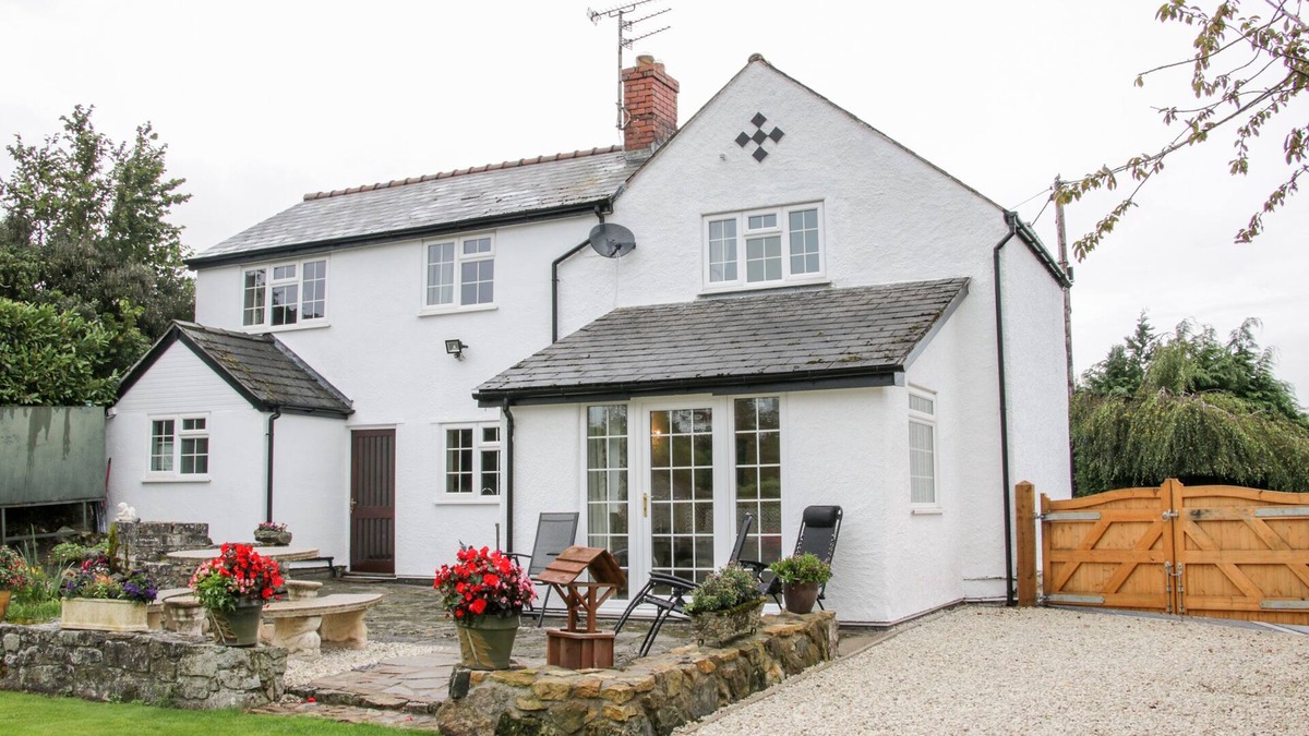 Longford Cottage | BRYN CELYN, pet friendly, character holiday cottage in Trefonen