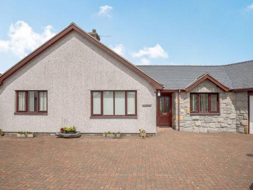 Llanfor House | Bryn Llan