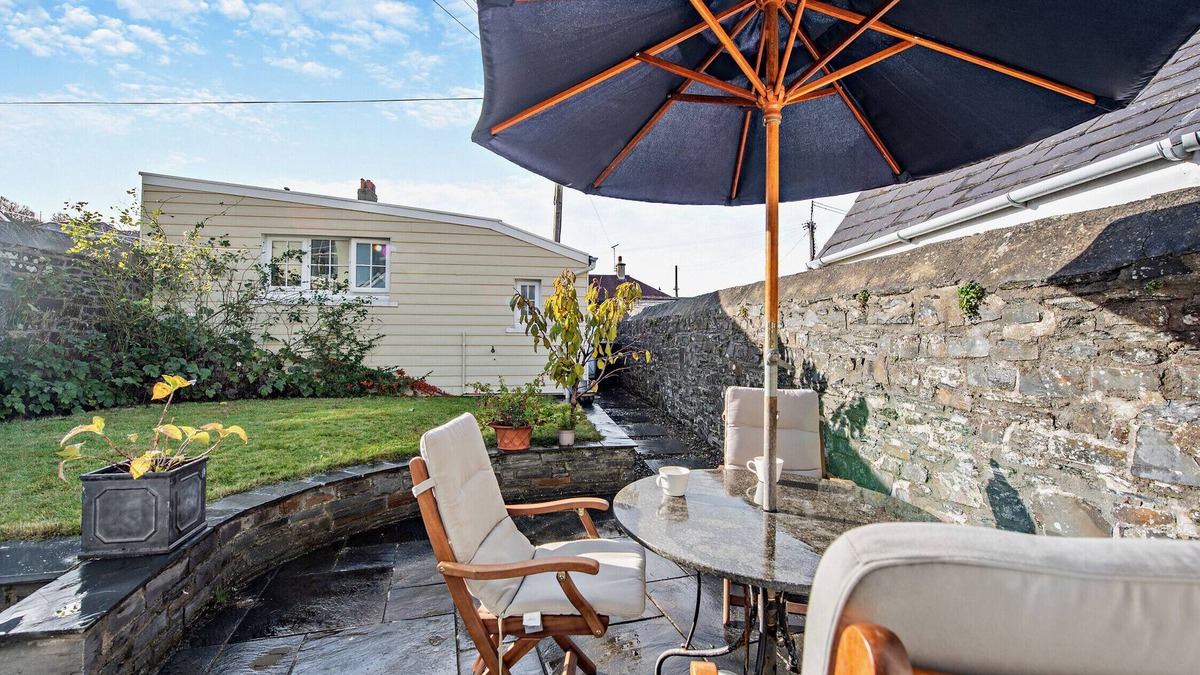 Aberaeron House | Brynamlwg - Three Bedroom House, Sleeps 6