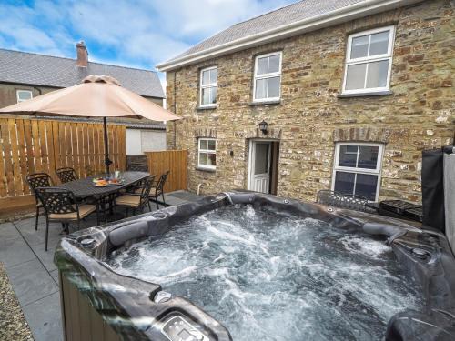 Dihewid House | Bryndalis Aberaeron