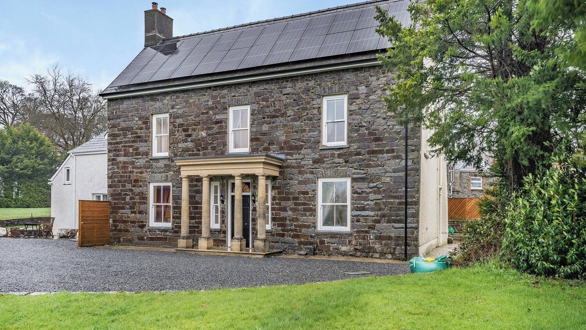 Felinfach Cottage | Brynog Mansion Apartment