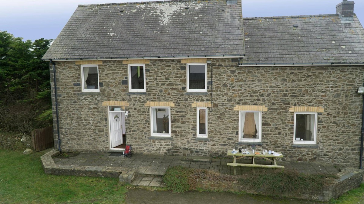 New Quay Cottage | Brynonnen, New Quay - Four Bedroom Cottage, Sleeps 8
