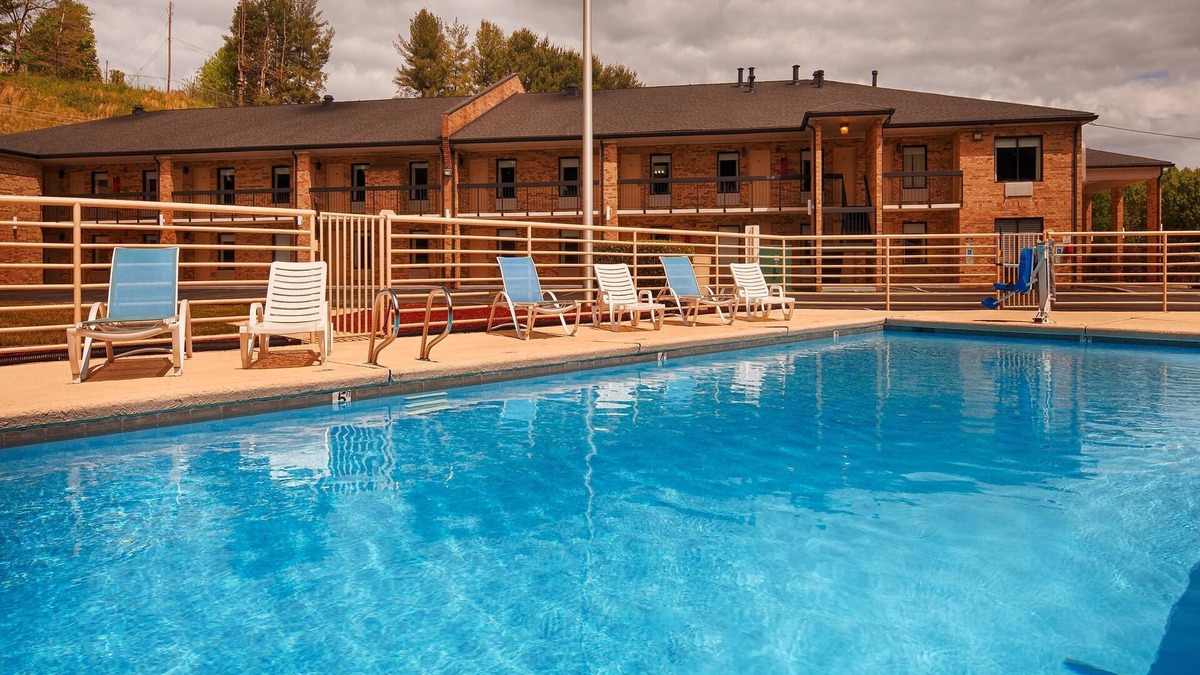 Mount Airy Hotel | Bryson Inn
