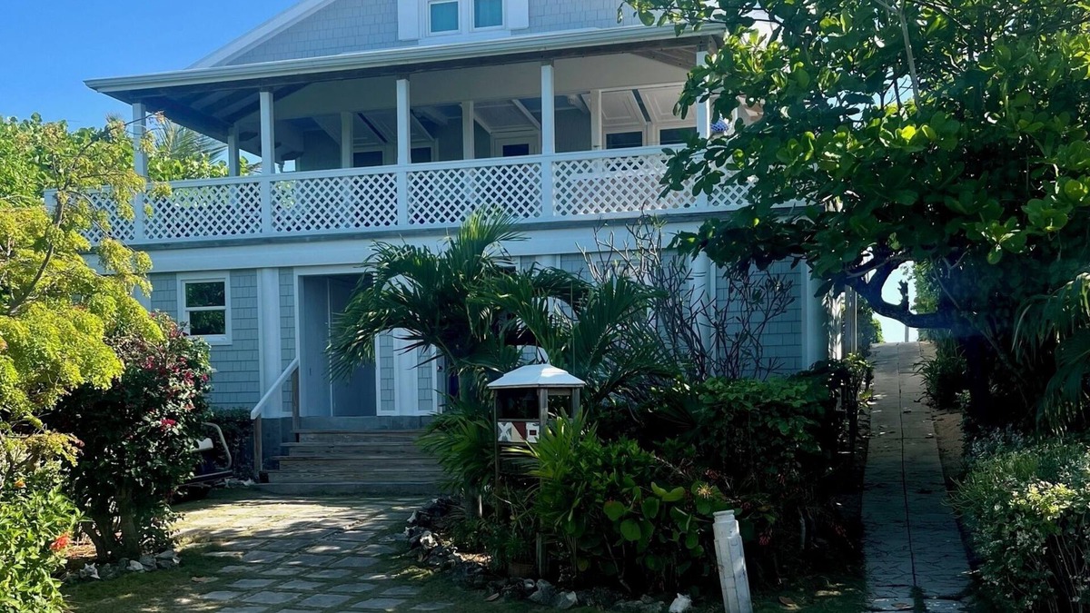 Man O War Cay House | Shelmar Landing Man-O-War Cay Vacation Home Beach Access and Deep Water Dockage
