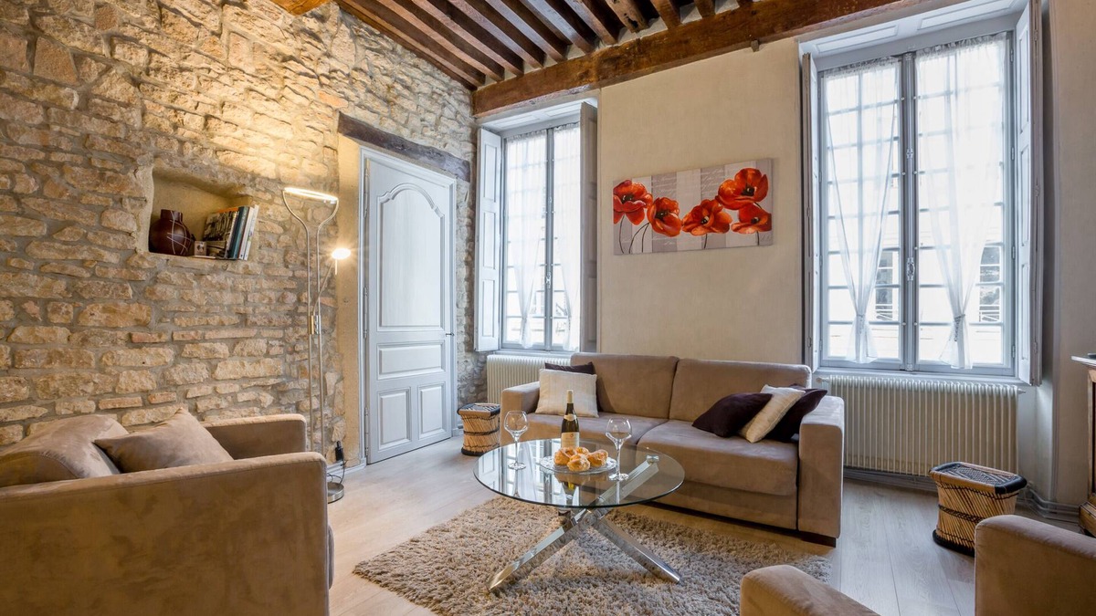 Beaune City Centre Apartment | BSH - Beaune Rousseau - Parking included