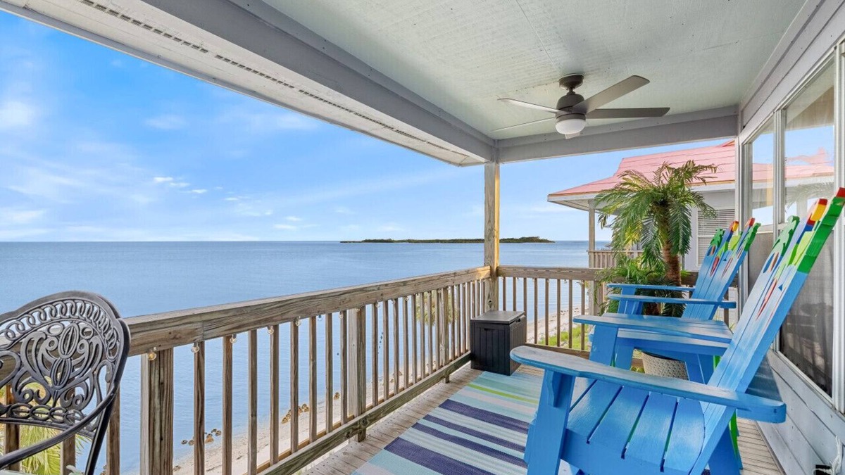 Cedar Key Apartment | Bubbles Up Gulf front condo