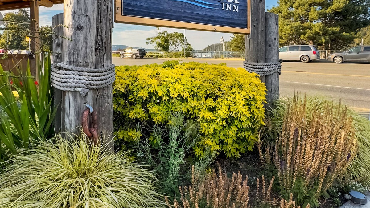 Regional District of Nanaimo Hotel | Buccaneer Inn