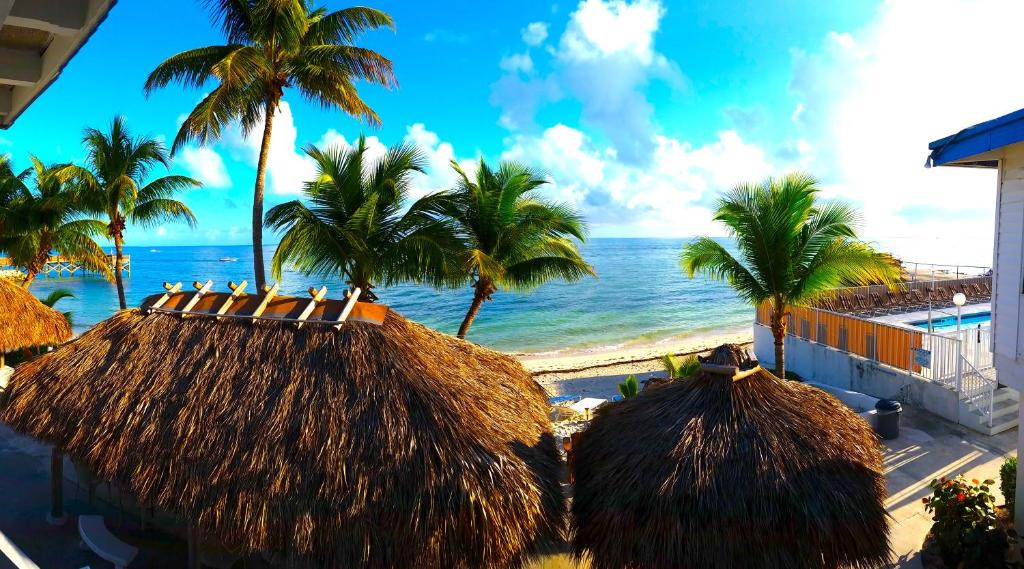 Key Colony Beach Hotel | Buccaneer Quarters and Suites
