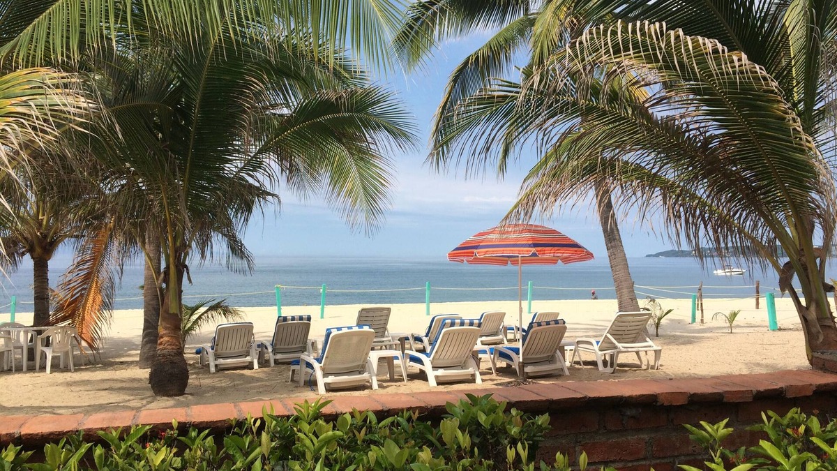 Bucerias House | BUCERIAS~Large Casa~5 STEPS to PRIVATE BEACH~GREAT LOCATION~LushTropical Garden
