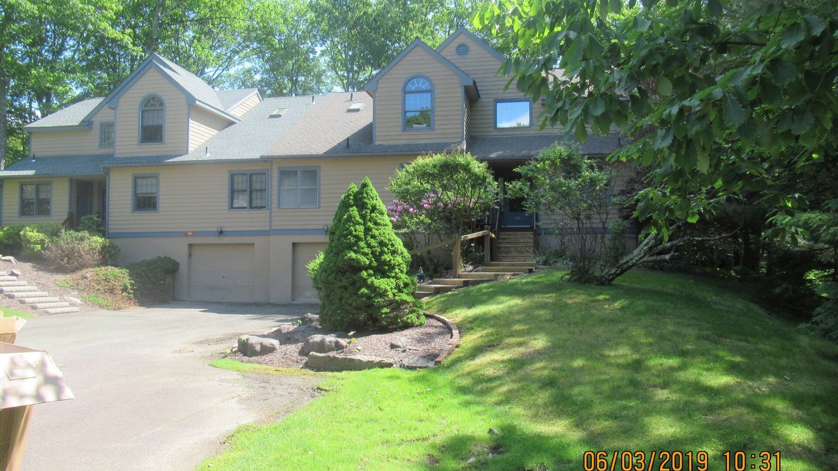 Buck Hill Falls Villa | Buck Hill Falls home sits on golf course