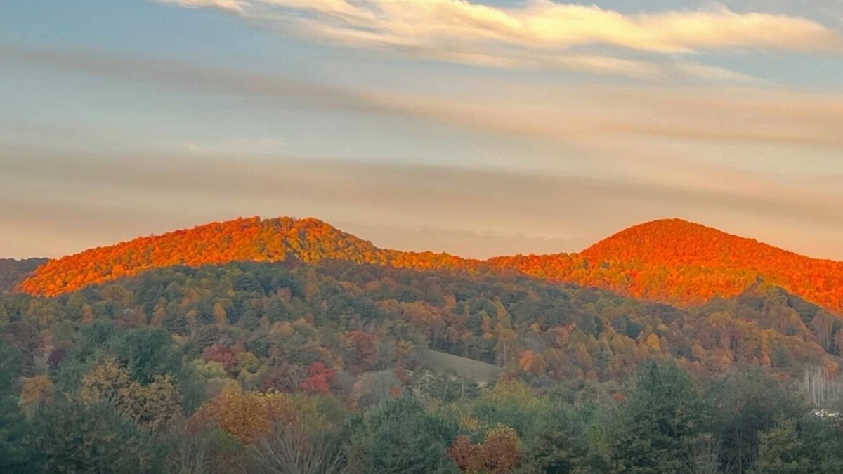 Cullowhee House | Bucket List WNC Fall Foliage from our Deck Lake Glenville Pvt Rd KingBed DogYard