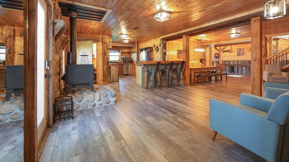 Logan Cabin | Bucket's Lodge by The Inn & Spa at Cedar Falls