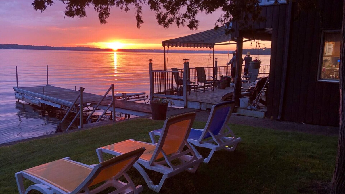 Trent Lakes Cottage | Buckhorn Luxury Lakefront Cottage with Dock and Boatlift