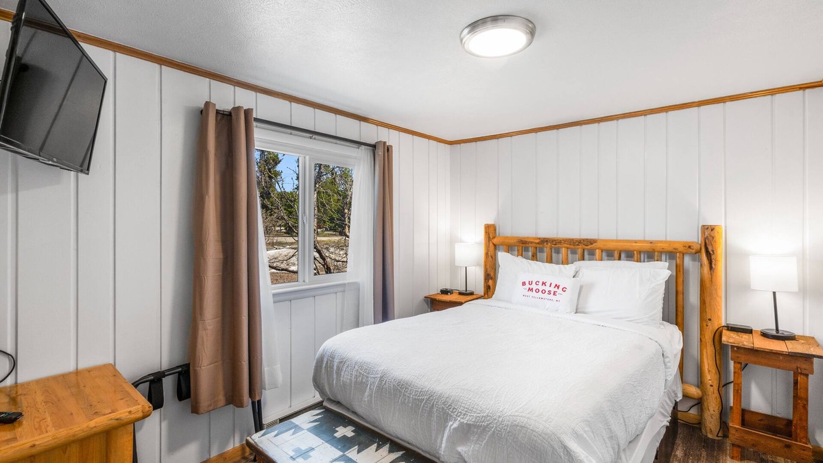 West Yellowstone Hotel | Bucking Moose Squirrel Suite (#9)