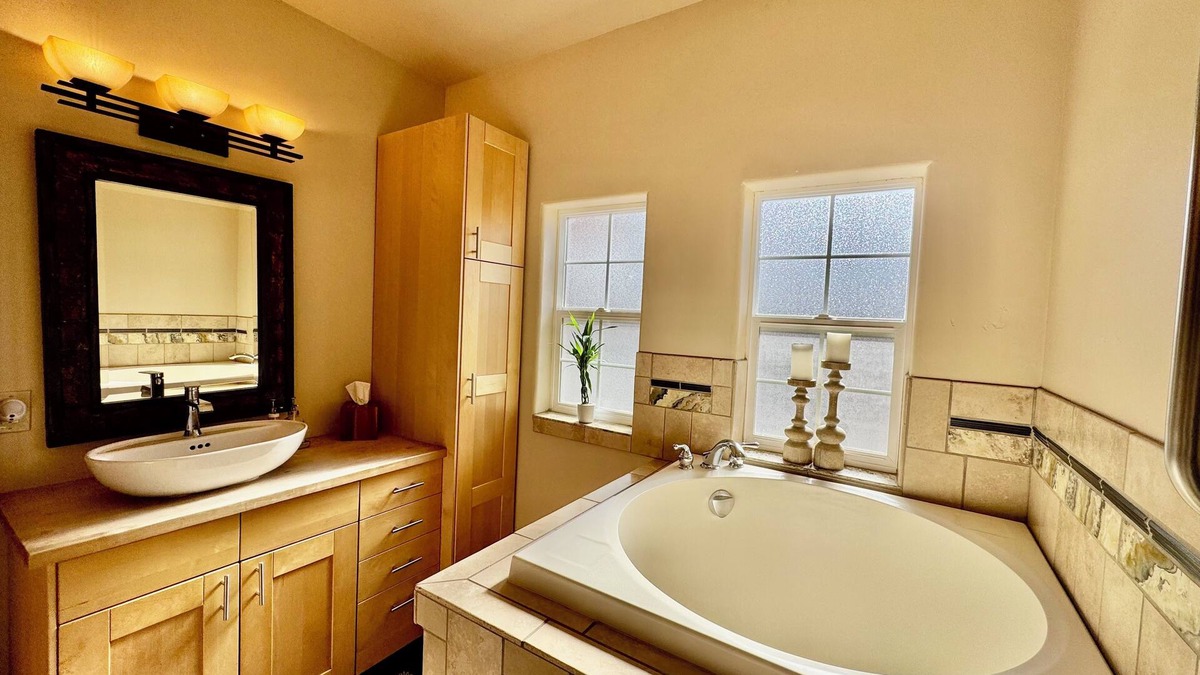 Historic Downtown Durango Apartment | Bucking Mule Studio~Downtown~Japanese Soaking Tub*Sanitized & High Speed Wi-Fi*