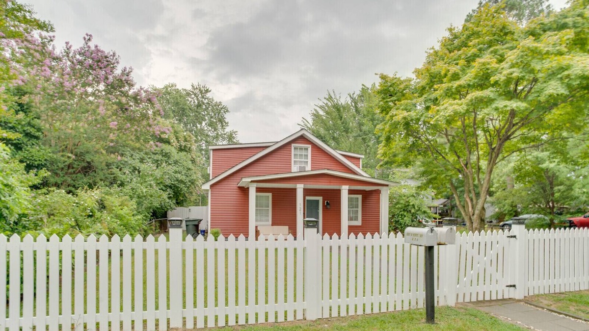 Buckroe Beach House | Buckroe Beach Hideaway - Walk to the Beach!