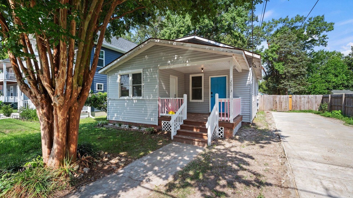 Buckroe Beach House | Buckroe Beach Stay with 4 Bedrooms, 6 Beds!
