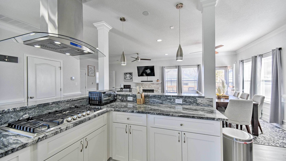 Buckroe Beach Cottage | Buckroe Family Home: Walk to the Beach!