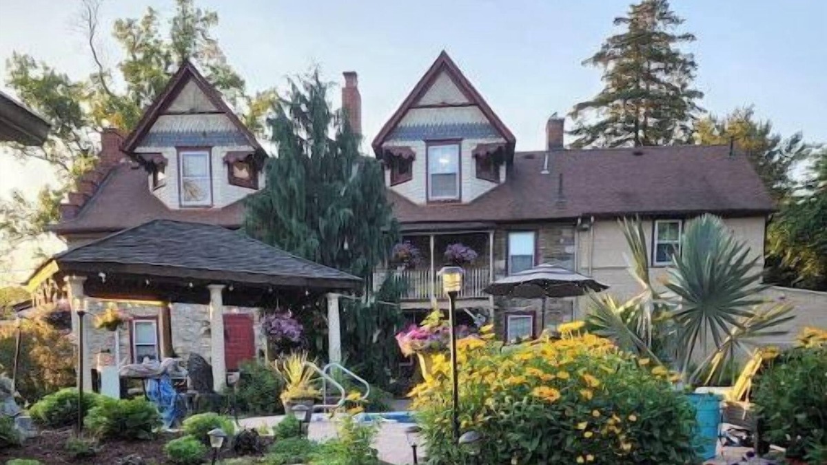 Langhorne Manor Apartment | Bucks County Historic Estate suite built in 1741.