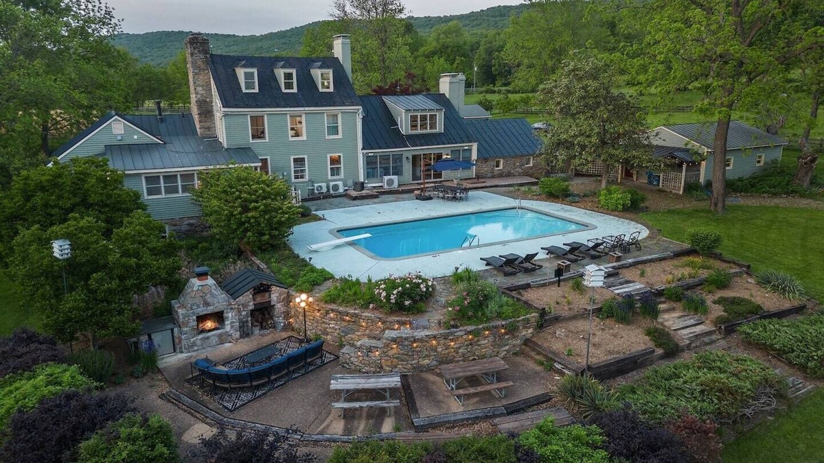 Purcellville House | Buckskin Manor - Historic, Pool, 66 Acre Vineyard
