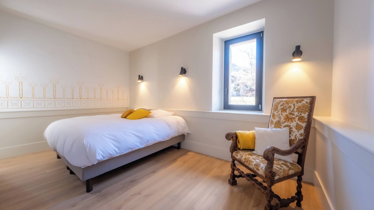 Saint-Jean-de-Maurienne Bed & Breakfast | Bucolic room in a medieval tower with shared space on the ground floor