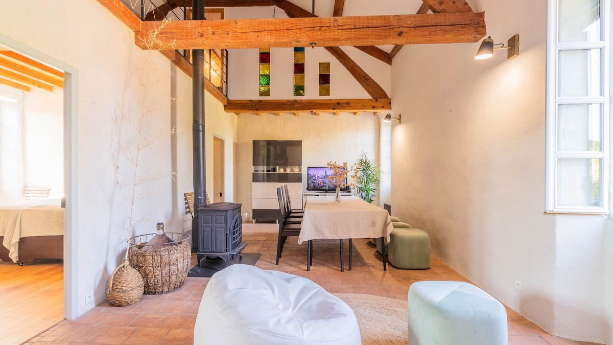 Roquemaure Villa | Bucolic retreat in the heart of a Provencal castle