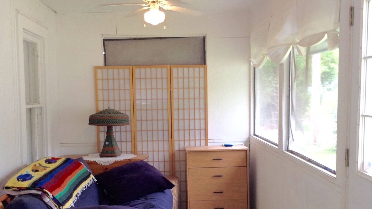 Geneva-on-the-Lake Cottage | BUD'S COTTAGE-/w screened porch and large corner lot