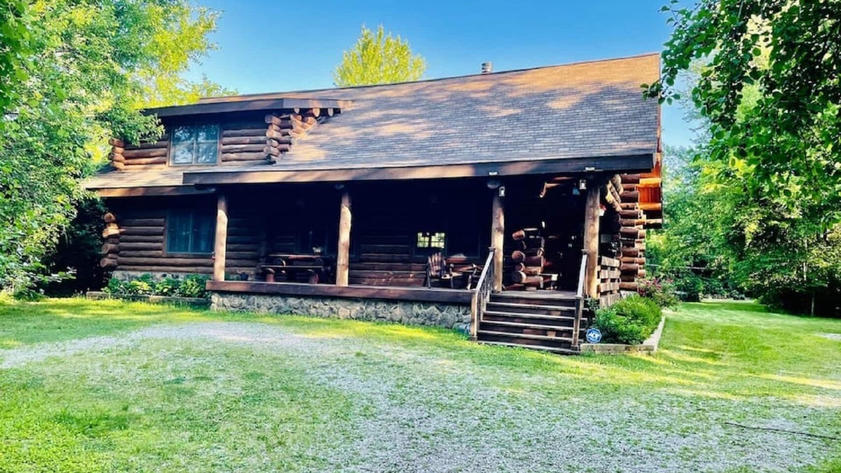 Canton House | Bud's Paradise- A beautiful cabin in the woods!