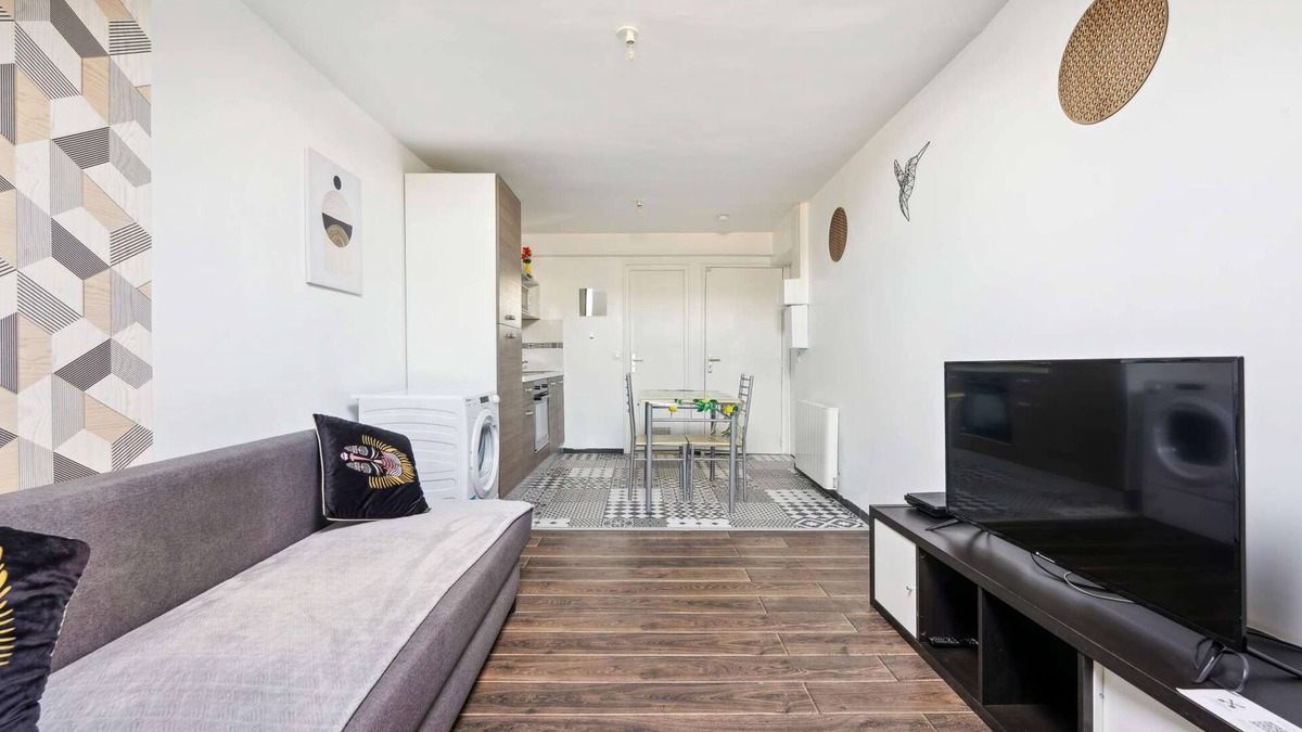 Charleville-Mezieres Apartment | Budget apart city centre with parking