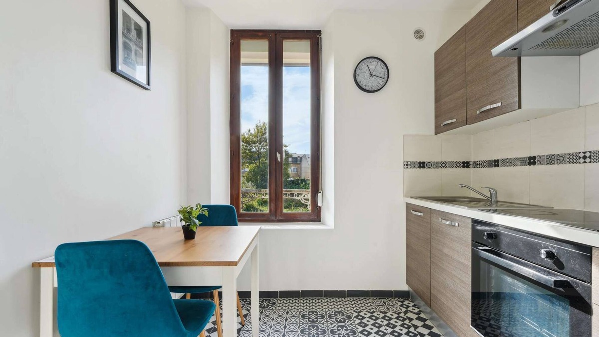 Charleville-Mezieres Apartment | Budget apart city centre with parking