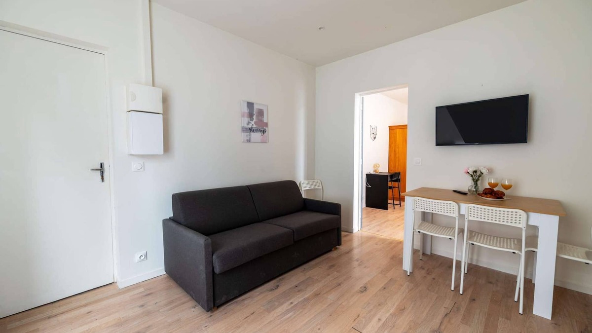 Charleville-Mezieres Apartment | Budget apart downtown with parking
