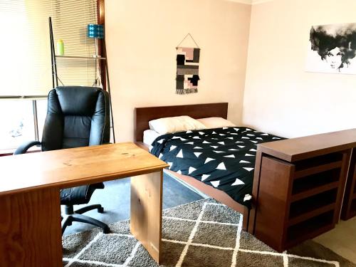 Clayton House | Budget Clayton Homestay